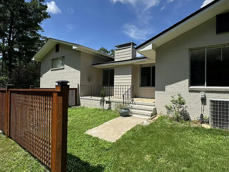 5979 Saint Leonards Dr — Photo 17