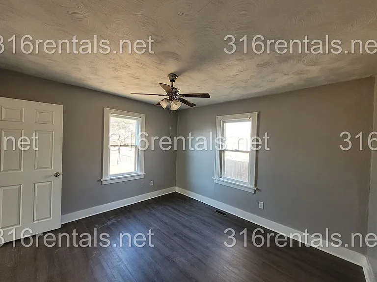 1337 S Fern St — Photo 8