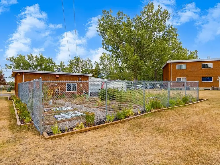 225 Upland Dr SE — Photo 25