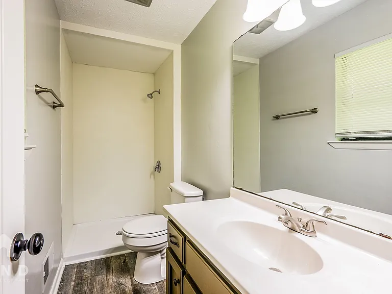 95 Academy St — Photo 18
