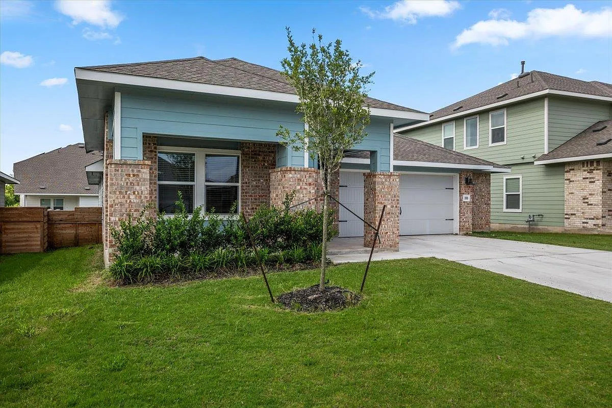 4 bed, 3.0 bath, 2303 sqft, $2,599 — Photo 3