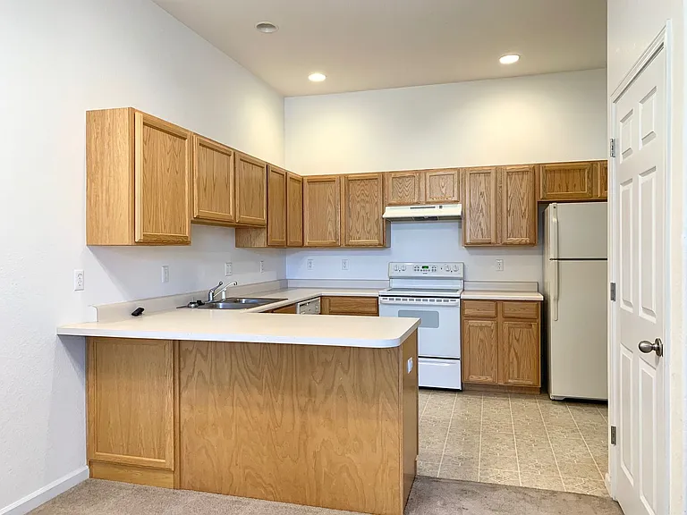 1781 Laurus Ln — Photo 3