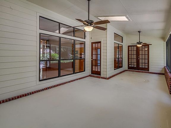 Screened_Lanai_View_2