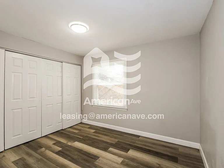 881216_009_wm_-_main_bedroom_13399646.jpg