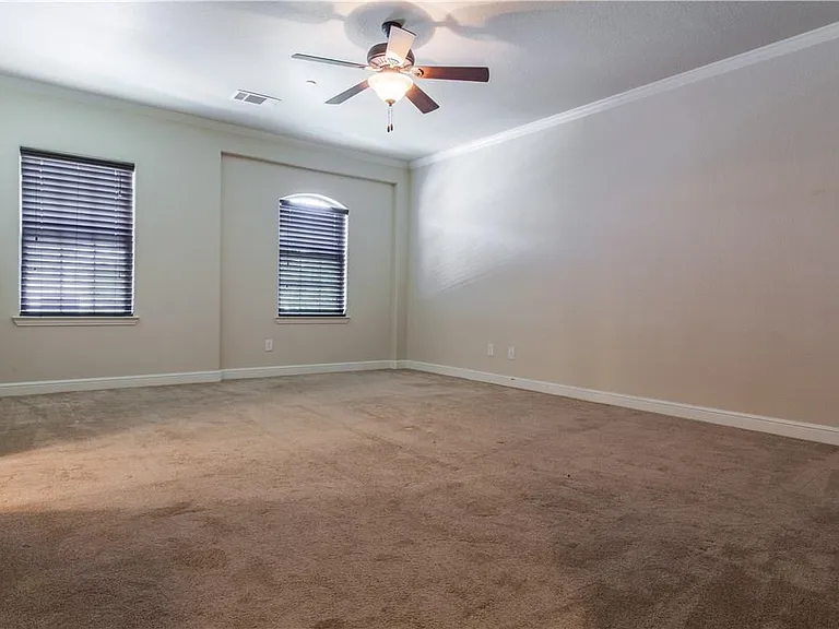 1805 Desoto Dr — Photo 17