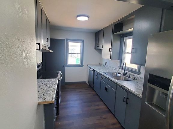 3rd image of 1542 N Pinecrest St