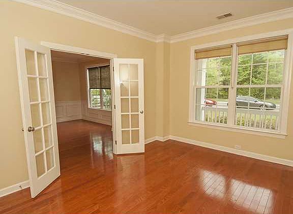 5th image of 242 Carolinian Dr