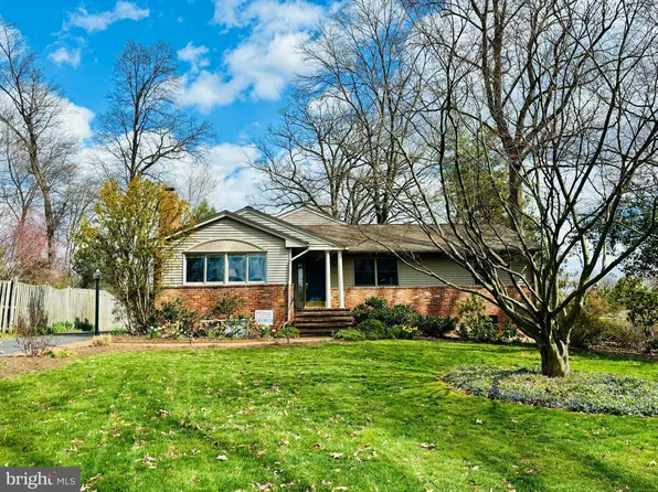 2405 Barbour Rd, Falls Church, VA 22043