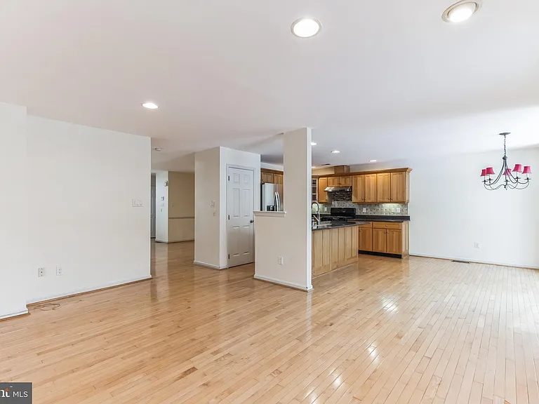 4 Hogan Way — Photo 14