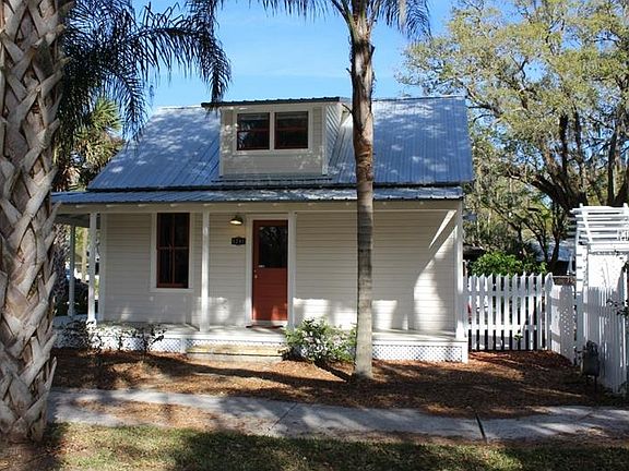 3rd image of 1201 Oak Ave