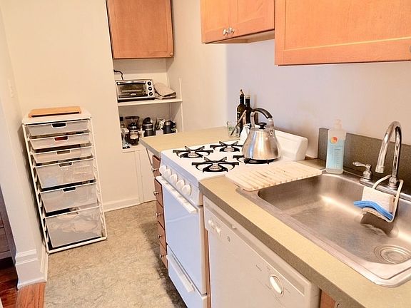 5th image of 31 Montgomery Pl #8R