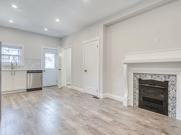 37 Garfield Ave N #1 — Photo 2