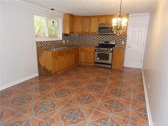 4th image of 301 Gramercy Dr
