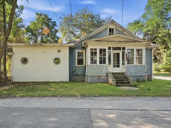 26 Fairmont St, Chicopee, MA 01013