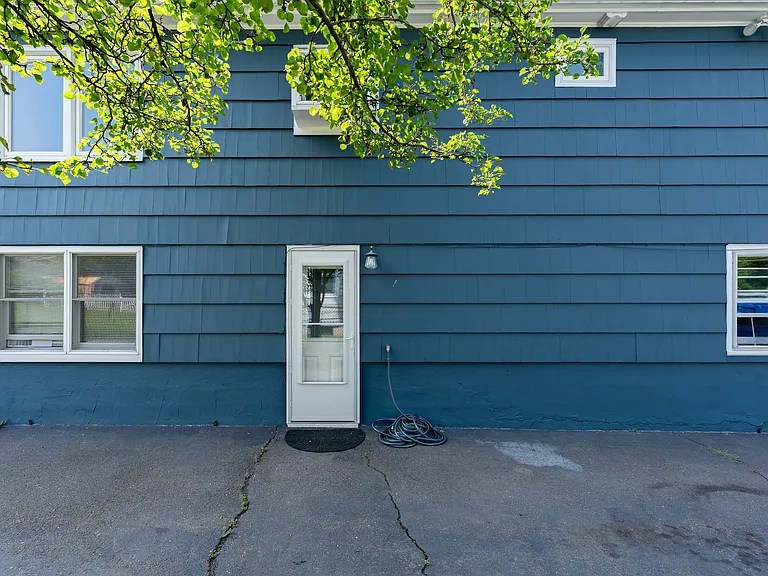 4 Yale St #1 — Photo 1