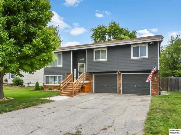 903 S Valley View St, Valley, NE 68064