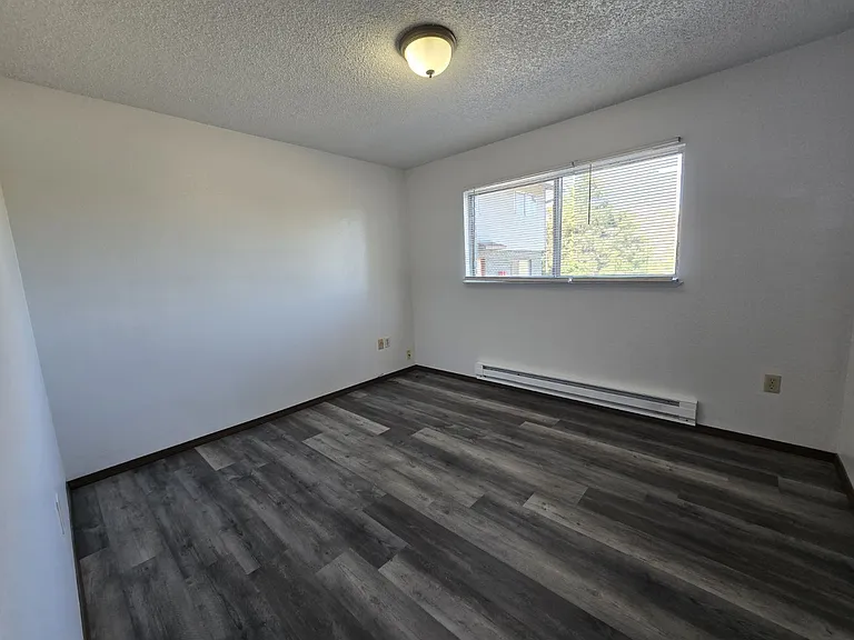 1011 SE Cobb St #5 — Photo 8
