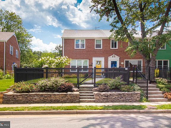 2nd image of 1418 Woodbine St