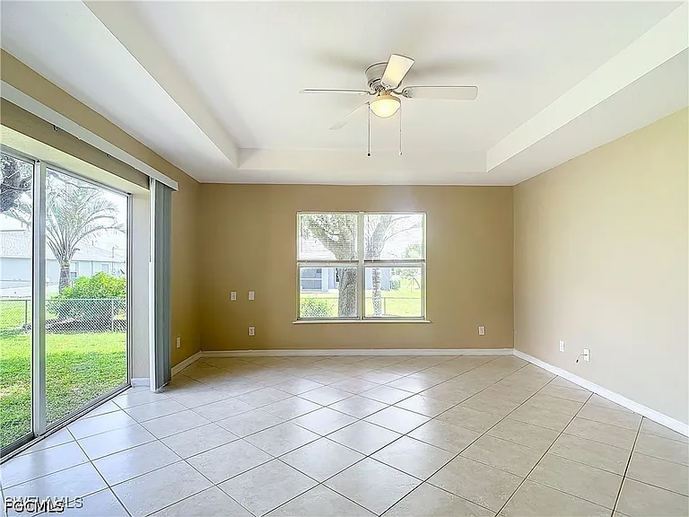 1726 Trafalgar Pkwy — Photo 17