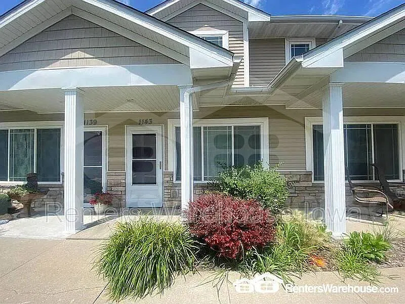 Two Bedroom Townhouse — Photo 4
