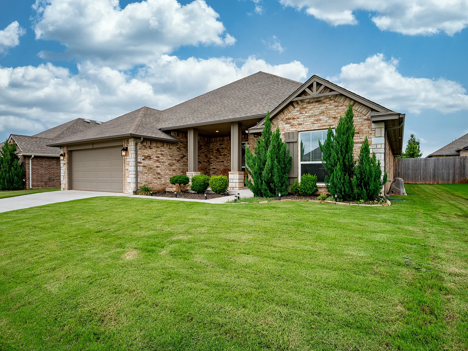4 bed, 2219 sqft, $4,700 — Photo 2