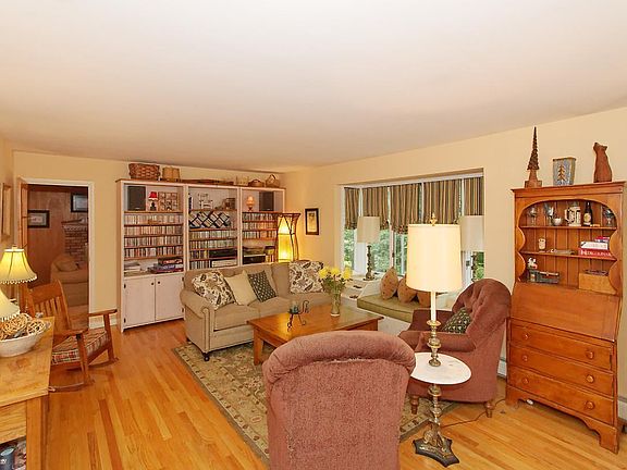3rd image of 28 Eldorado Dr