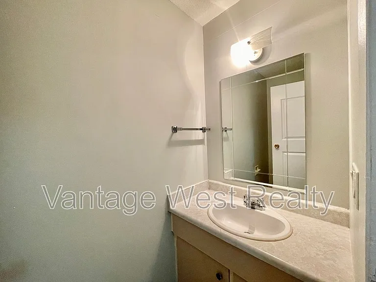 404 Hein Rd — Photo 12