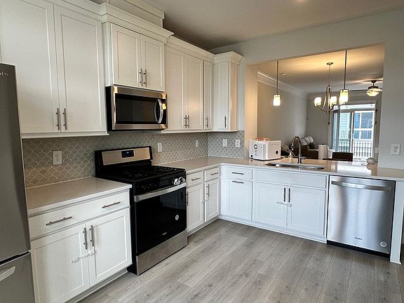 3rd image of 703 Chard Ln