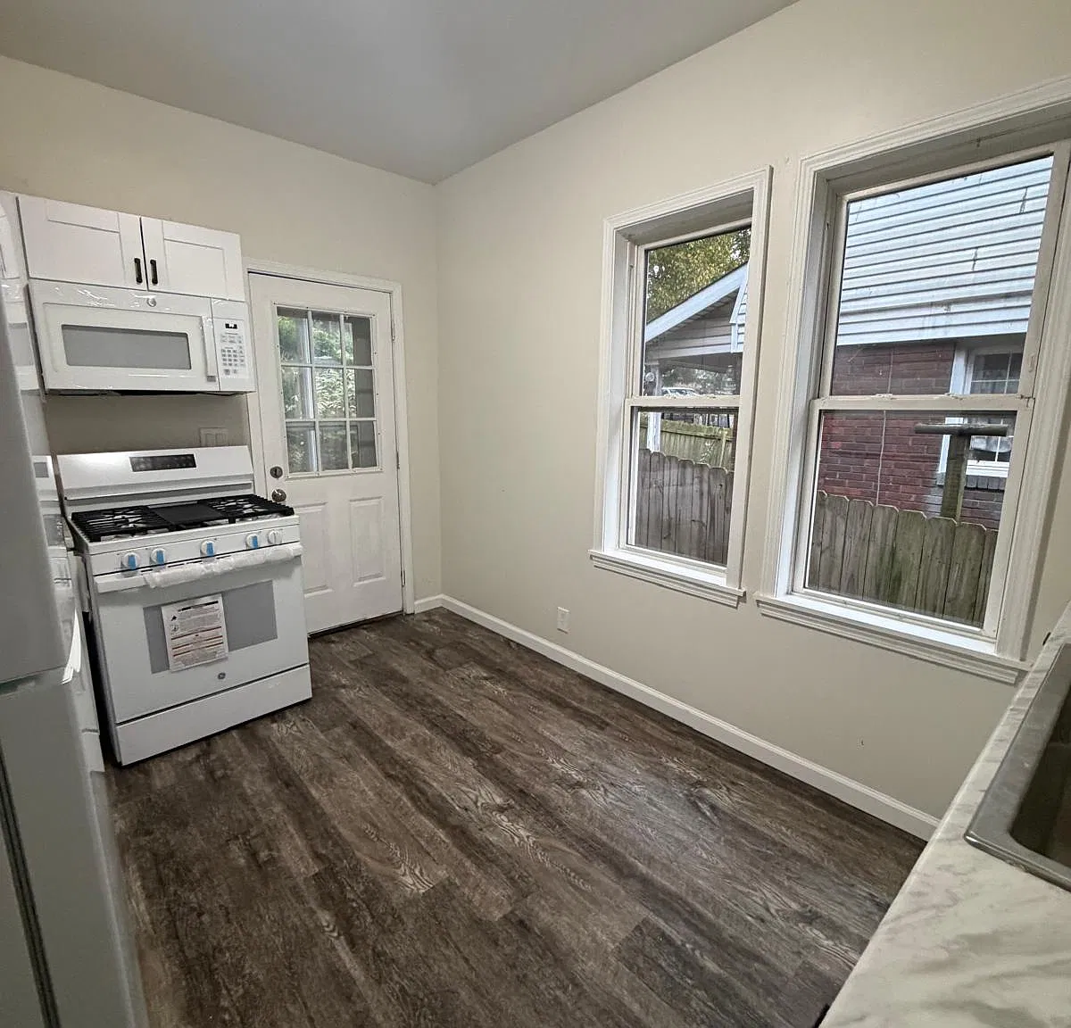 3 bed, 1.5 bath, 1440 sqft, $1,895 — Photo 2