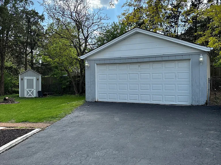 5630 Clarendon Hills Rd — Photo 16