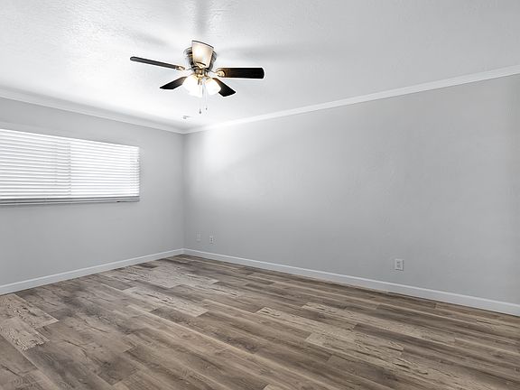 3rd image of 1722 E Laguna Dr