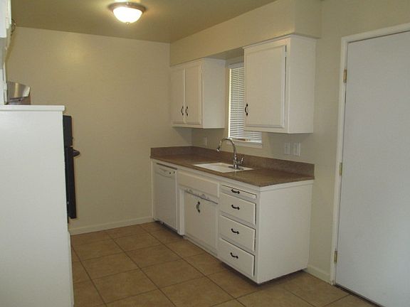 3rd image of 8855 Lance Ave