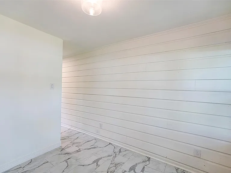 1319 Elm St — Photo 27