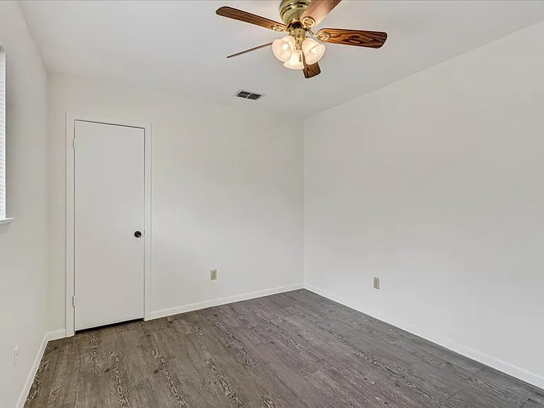 1622 La Joya St — Photo 31