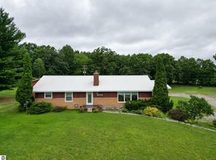 2404 W Cadillac Dr, Farwell, MI 48622