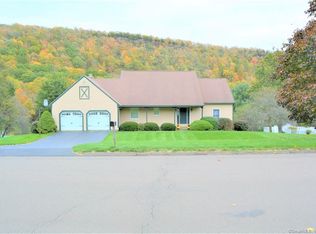 27 Cliffside Dr, Wallingford, CT 06492