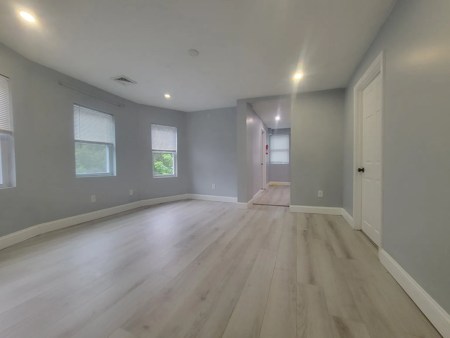 2 bed, 750 sqft, $2,290 — Photo 3