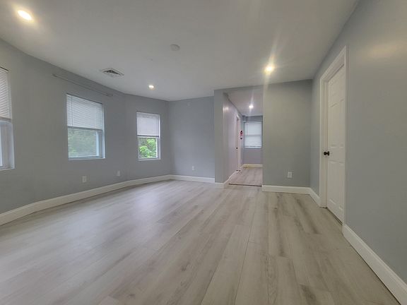 3rd image of 6 W Summer St Unit 4