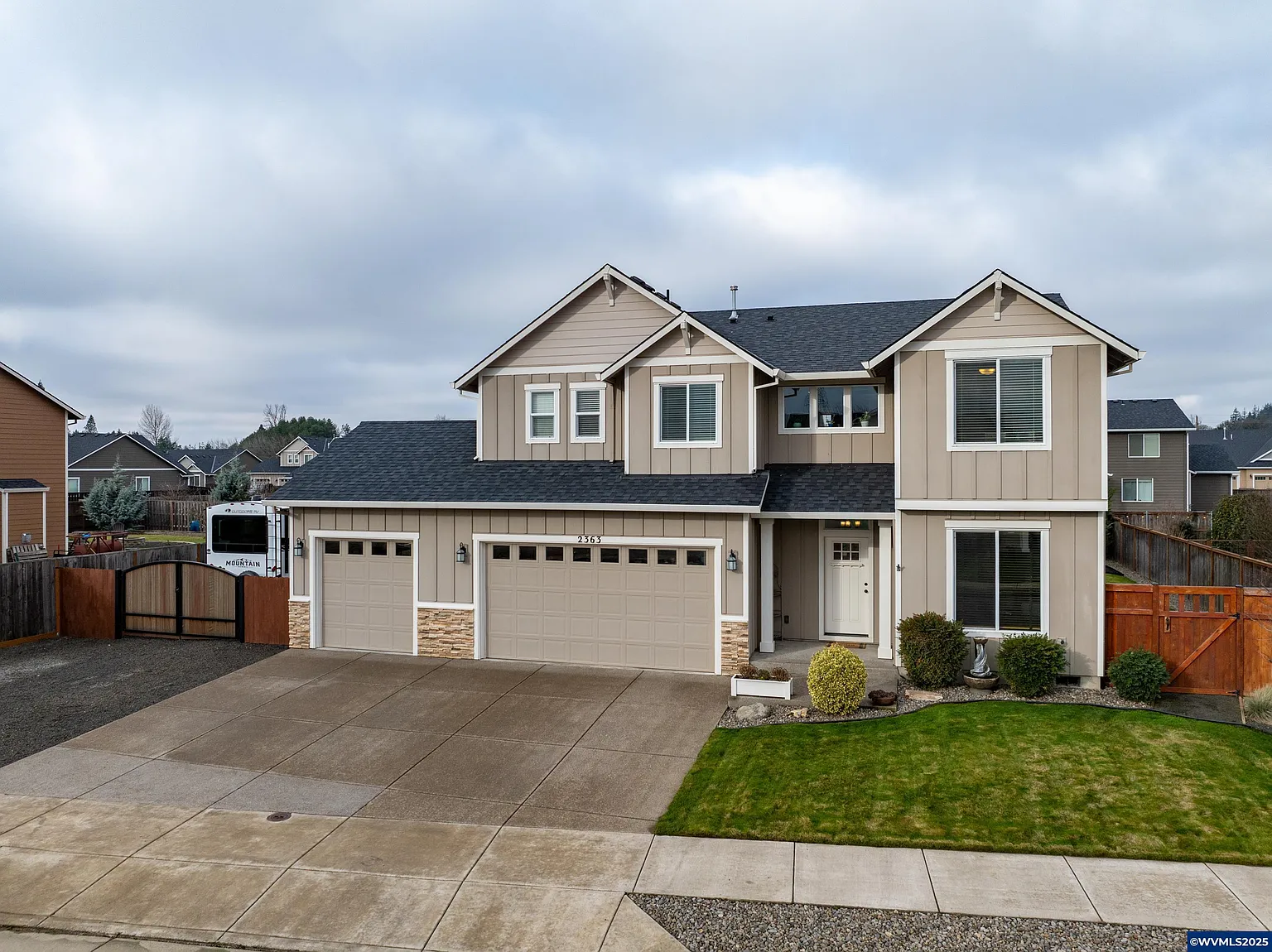 2363 NE Evergreen Ave photo 1