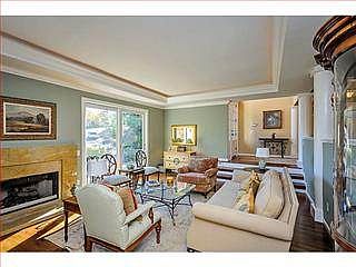 3rd image of 10 Buckeye Ct
