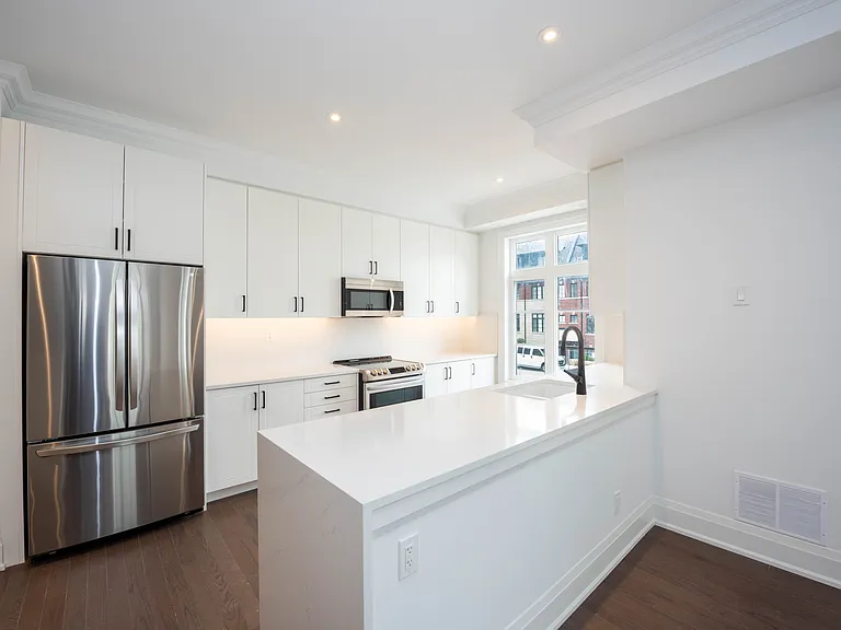 80 Thomas St #M-74 — Photo 4