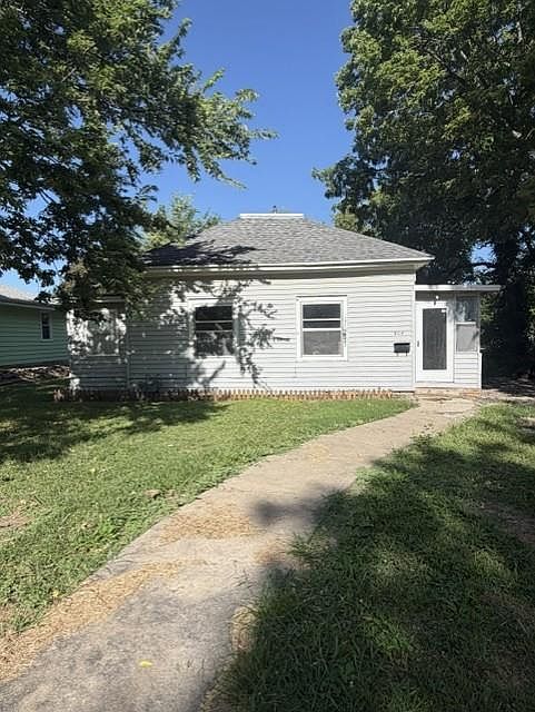 1st image of 604 N 3rd St