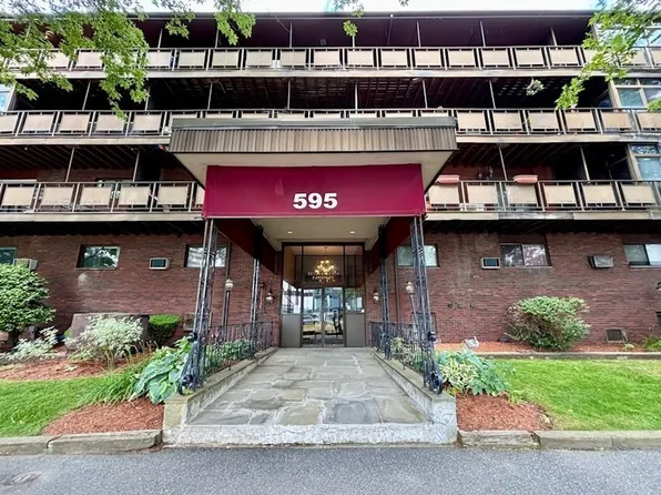 595 Revere Beach Pkwy APT 40, Revere, MA 02151