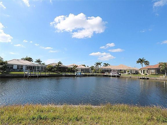 5th image of 583 Port Bendres Dr