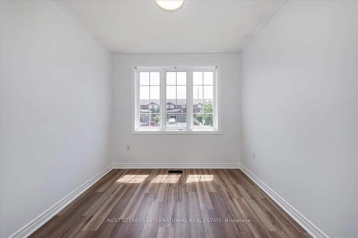 3 bed, $2,400 — Photo 4