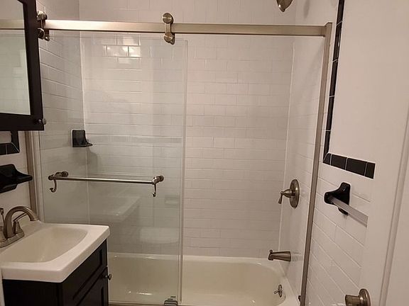 4th image of 1391 2nd Ave APT 3A