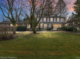 23045 Laurel Valley St, Southfield, MI 48034