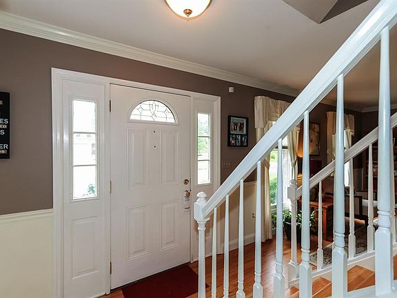 4th image of 805 Pickwick Dr