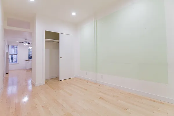 Rented by EXR | media 10