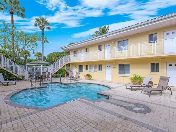 480 5th St S, Naples, FL